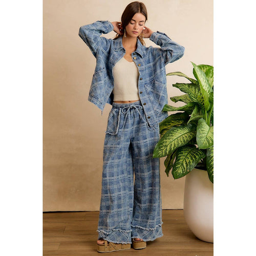 FRAYED DETAIL PLAID WIDE LEG JEANS WITH DUAL POCKETS