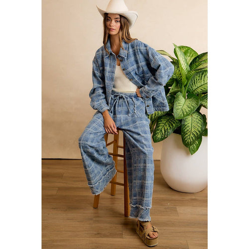FRAYED DETAIL PLAID WIDE LEG JEANS WITH DUAL POCKETS
