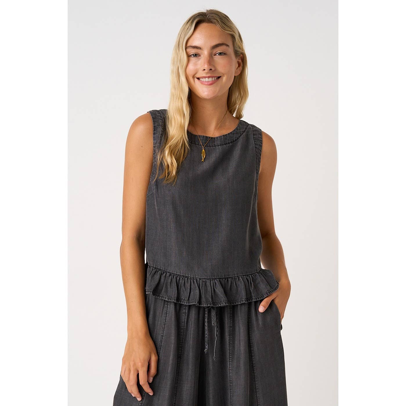 BACK BUTTON DETAIL CHAMBRAY RUFFLE PEPLUM TANK TOP