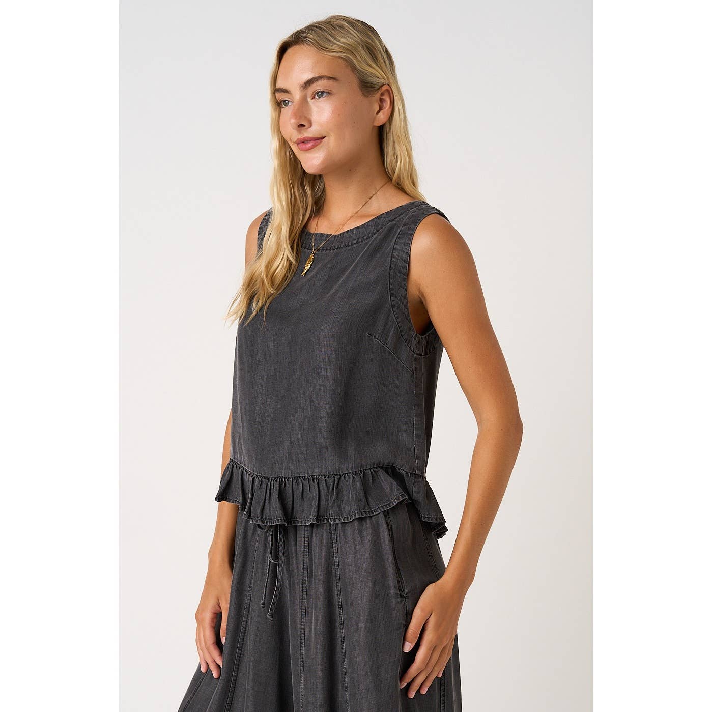 BACK BUTTON DETAIL CHAMBRAY RUFFLE PEPLUM TANK TOP