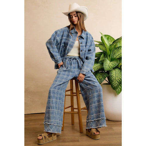 FRAYED DETAIL PLAID WIDE LEG JEANS WITH DUAL POCKETS