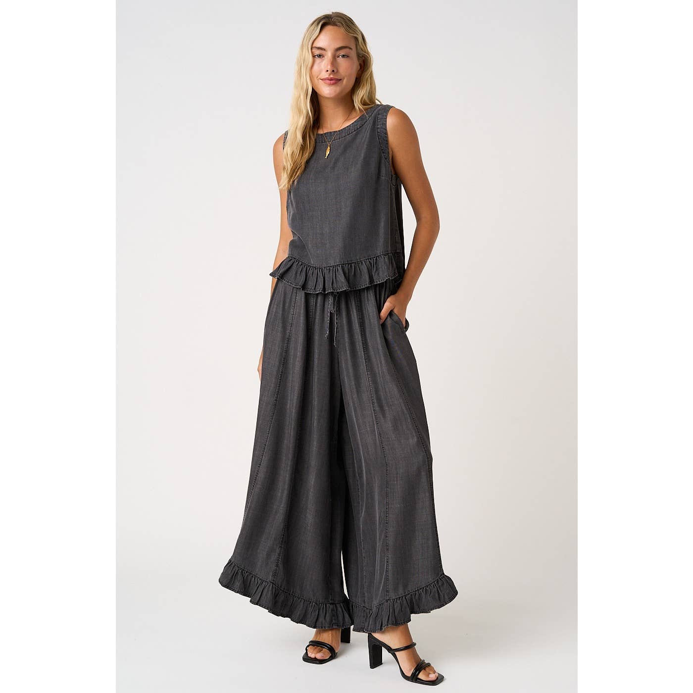 BACK BUTTON DETAIL CHAMBRAY RUFFLE PEPLUM TANK TOP