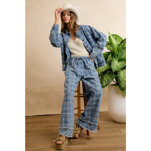 FRAYED DETAIL PLAID WIDE LEG JEANS WITH DUAL POCKETS
